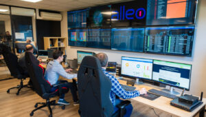 Analystes cybersécurité d’Alleo en surveillance réseau au sein du SOC